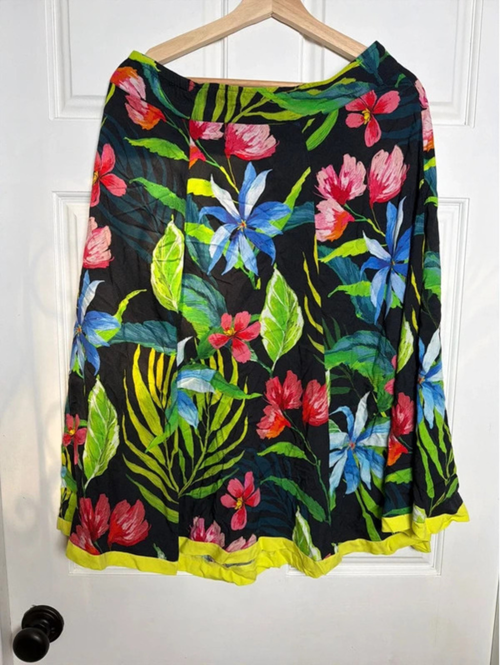 Soft Surroundings Floral Skirt Petite Medium Rayon Tropical